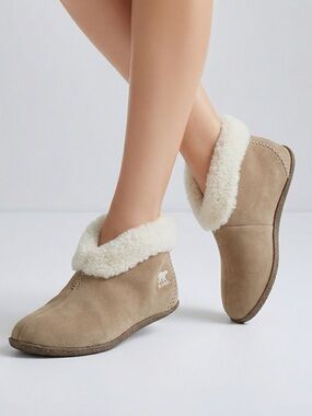 Sorel Valle Bleue Womens 6 M Tan Suede Leather Ankle Bootie Sherpa Lined Slipper